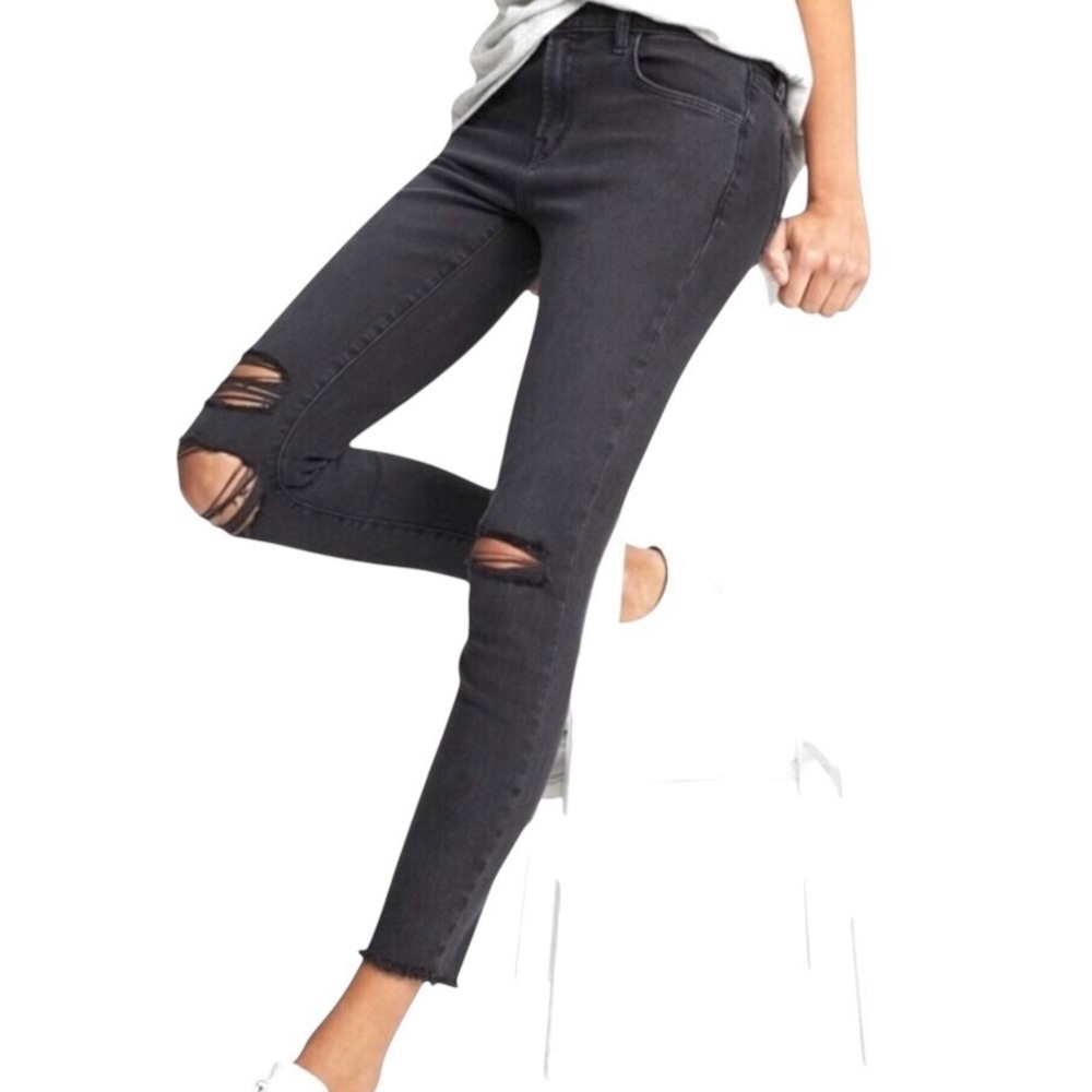 J Brand Low Rise Distressed Cropped Skinny Jeans in Black Mercy - Size 27